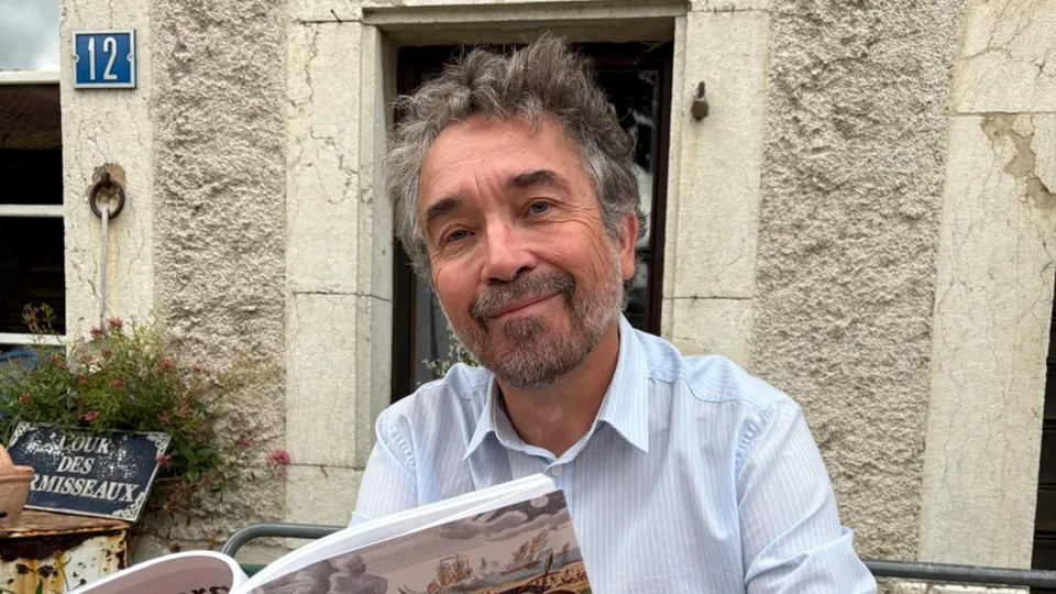 Marc David cisèle les almanachs du Messager boiteux depuis sa ferme de Chavannes-le-Veyron (VD) depuis 2015. Il nourrit chaque édition d’une bonne vingtaine de reportages de terrain.