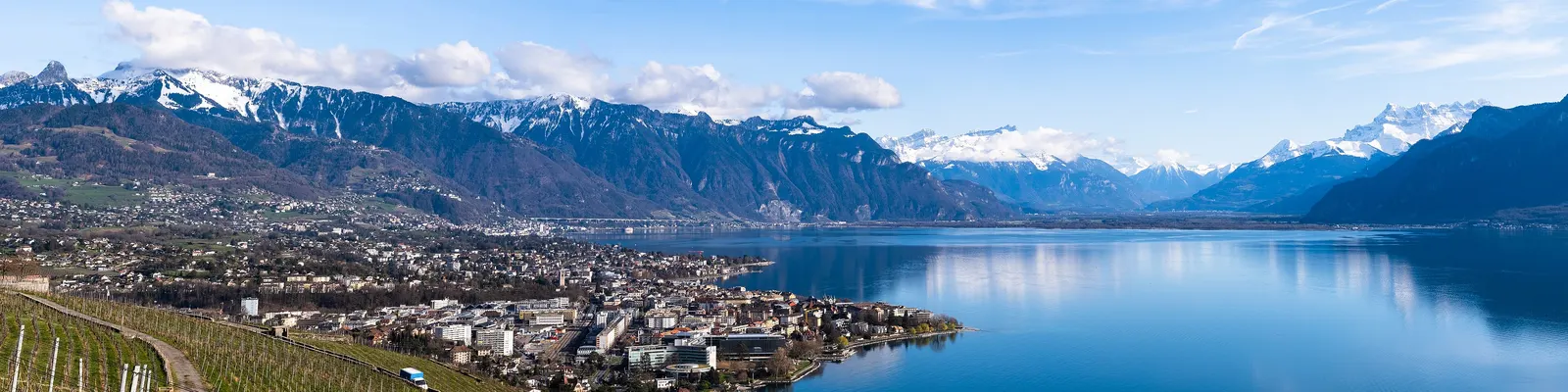 Vue depuis Chardonne sur la Riviera, le Haut-Lac du Léman et les montagnes du Chablais