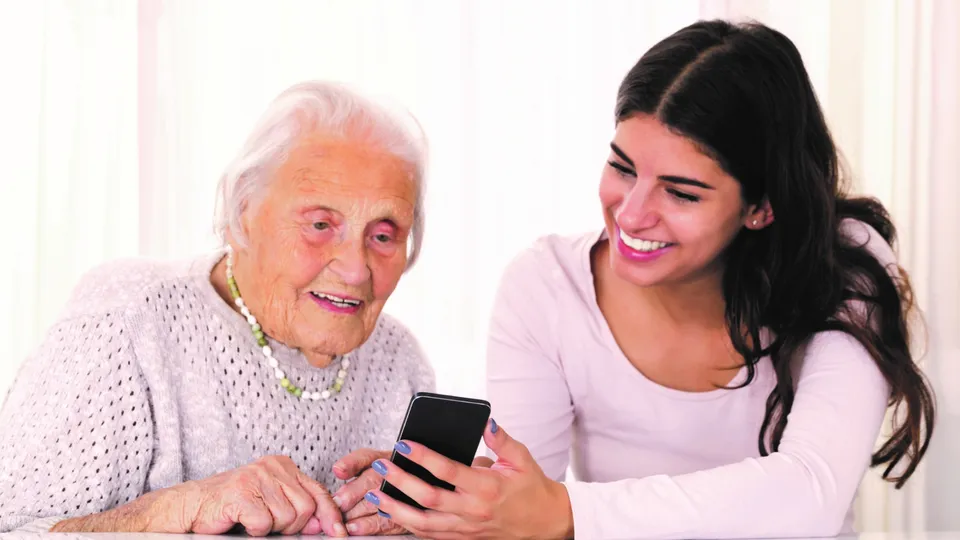Chaque senior bénéficie d’un accompagnement individuel adapté à ses besoins et à son niveau.