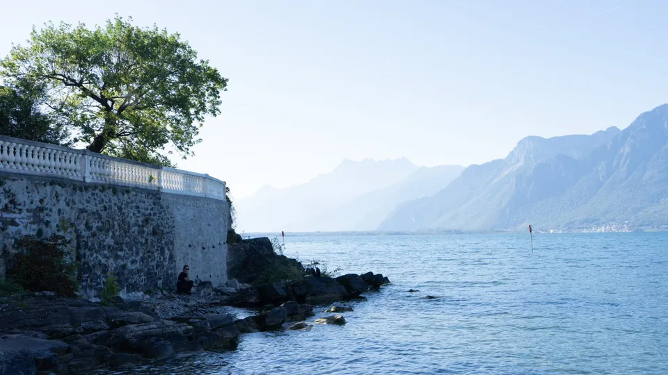 Les plans d’un sentier lacustre entre les Bains de la Becque et Portail-Blanc ont été adoptés par le Conseil communal. Un préavis sera soumis ultérieurement.