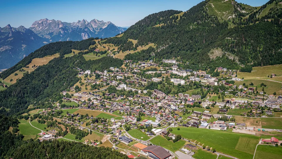Quelle Leysin pour demain? La station amorce une révolution en termes de mobilité, mais pas seulement. D’importants projets, comme le prolongement du train, suscitent des interrogations, de même que la santé financière de la société de remontées mécaniques.
